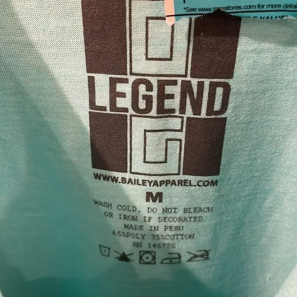 NWT BaileyApparel mens tee shirt